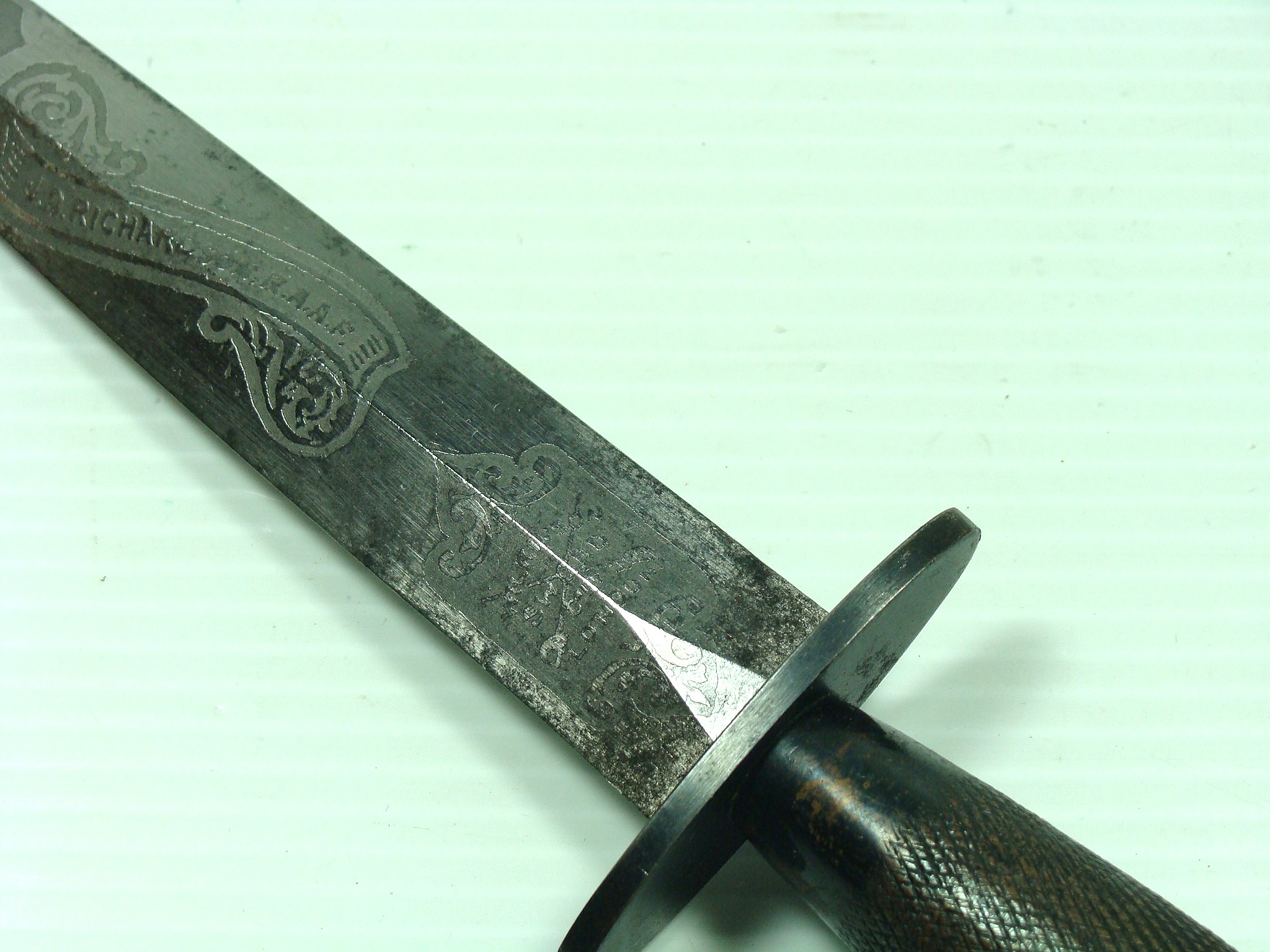 2nd Pattern Private Purchase F-S Knife RAAF 9.jpg